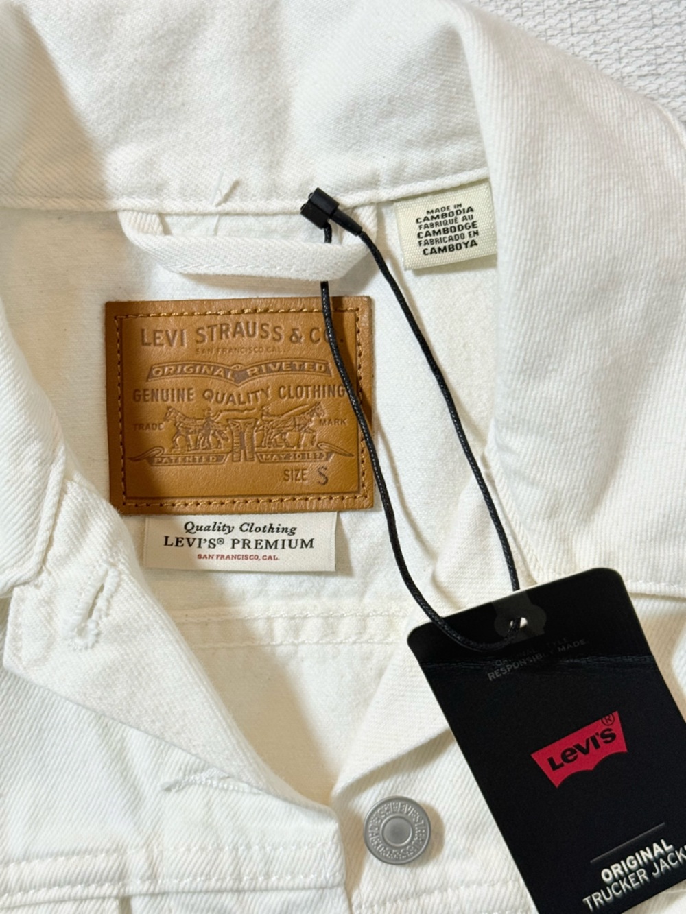 Levi's Women's Cream Denim Trucker Jacket - Picture 7 of 10